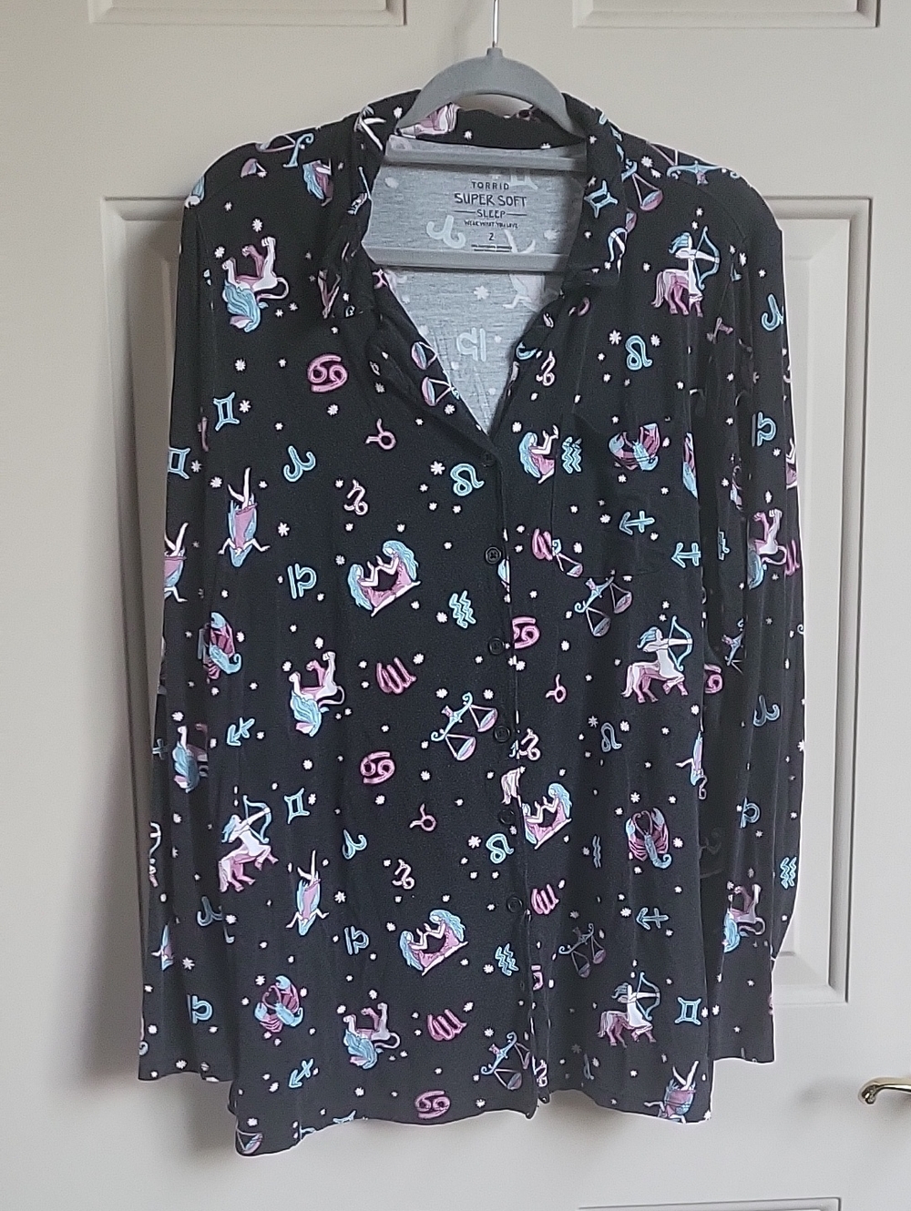 Torrid Black Zodiac Sleep Top Size 2 (2X) Soft Button Front Lounge Shirt